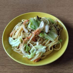 めぇの作ってみた!投稿(100円以下で出来る！絶品！ちくわとキャベツの塩昆布パスタ)