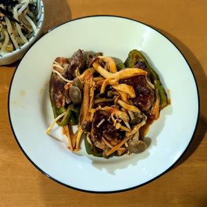 かおちゃんの作ってみた!投稿(豚こまで簡単《ピーマンの肉詰め♡きのこソース》)