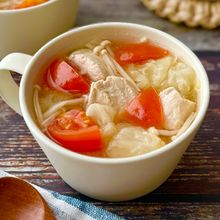 【鶏のトマトみそスープ】トマトの酸味がさっぱりと美味しい♪