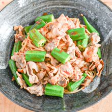 夏においしい♪豚バラ肉とオクラのパスタ