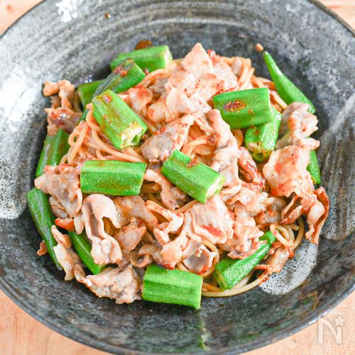 夏においしい♪豚バラ肉とオクラのパスタ