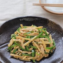 お肉がパサつかず柔らかい！鶏むね肉の青椒肉絲
