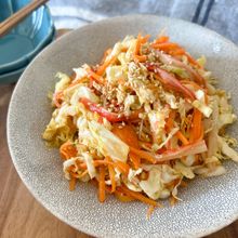 【胡麻だれが美味！】キャベツと人参カニカマの胡麻サラダ