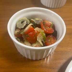 こむぎの作ってみた!投稿(シンプルでおいしい！ミニトマトとセロリとオリーブのサラダ)