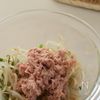 ［レンジで簡単！豆苗のもやしのツナ和え］ごま味噌で腸活にも◎の工程2