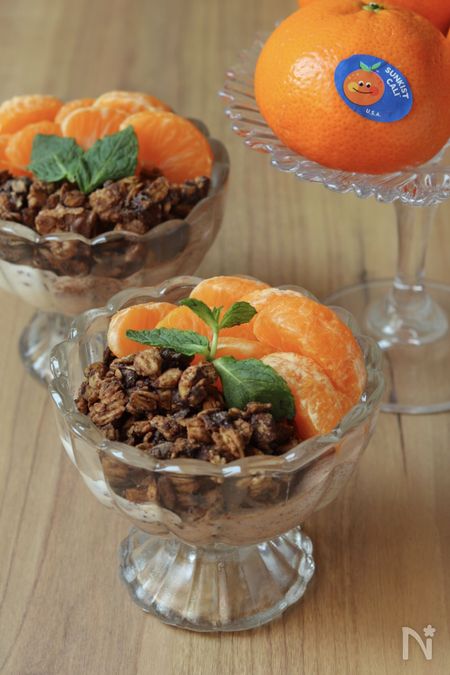 オレンジとチョコグラノーラのミニパフェ