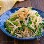 同時茹ででシャキシャキ！ニラもやしと春雨の絶品和え