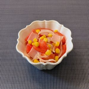 𝔂𝓾𝓶𝓲🍓の作ってみた!投稿(トマトとハムコーンのはちみつレモンサラダ)