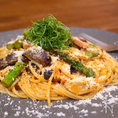 大葉とナスのトマトソースパスタ