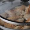 鶏むね肉が最高の1品に！【鶏むね肉のうま塩ガーリック焼き】の工程2