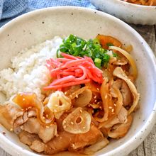 とろとろ玉ねぎと大根の豚バラ丼♩にんにく醤油!ボリューム満点
