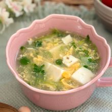 簡単ふわとろ♡豆苗と卵の中華スープ【ヘルシー・節約】