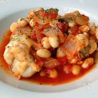 骨付き鶏肉と大豆のトマト煮込み