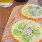 餃子の皮でお手軽！そら豆としらすのガーリックピザ