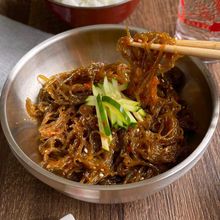 【簡単3分】混ぜるだけでご飯のお供に「もずくの旨辛キムチ風」