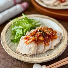 キムチたれが絶品!【レンチン蒸し鶏】