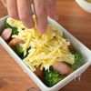 【簡単‼️包丁いらず‼️】ブロッコリーソーセージのチーズ焼きの工程2