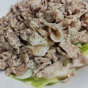 翔ママの作ってみた!投稿(カリカリ豚と焼きキャベツの和風レモンだれ│ワンパンで簡単！)