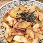 季節を楽しむ旬ごはん✿さつまいもと鶏むね肉のガリバタ炒め