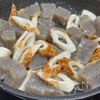 作り置きにも◎【こんにゃくとちくわの旨煮】の工程1