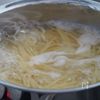 鍋ひとつで完結！重ね煮で作る【まろやかナポリタン】の下準備