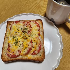 ナムディの作ってみた!投稿(トマチーズトースト『のせるだけで簡単♪』)