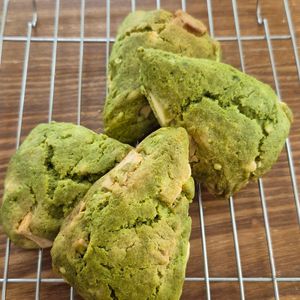 小美の作ってみた!投稿(【抹茶ホワイトチョコスコーン】スタバ風♡サクサクしっとり♪)