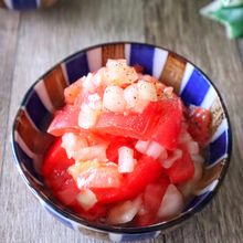 少ない材料で手早くできる!冷やしトマトと刻み玉ねぎのマリネ