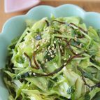 食べたら止まらない！春キャベツと豆苗のやみつき塩昆布サラダ