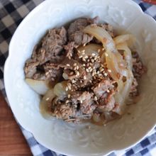 新玉ねぎと牛こま肉で！レンジ牛皿