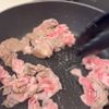旨みしみしみ！子どもがハマる【 ほっこり肉じゃが 】の工程2