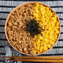 【基本のレシピ】鶏そぼろと卵の二色丼