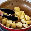 ホタルイカとジャガイモのソテーの工程2