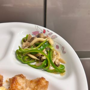 ケの作ってみた!投稿(レンジで5分！【きのことピーマンのオイスターソース和え】)