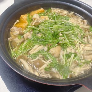 し☆の作ってみた!投稿(水菜ときのこの旨だし鶏鍋)