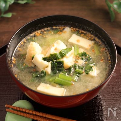 小松菜と厚揚げのお味噌汁　ごま風味