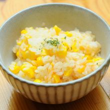 とうもろこしとニンジンごはん