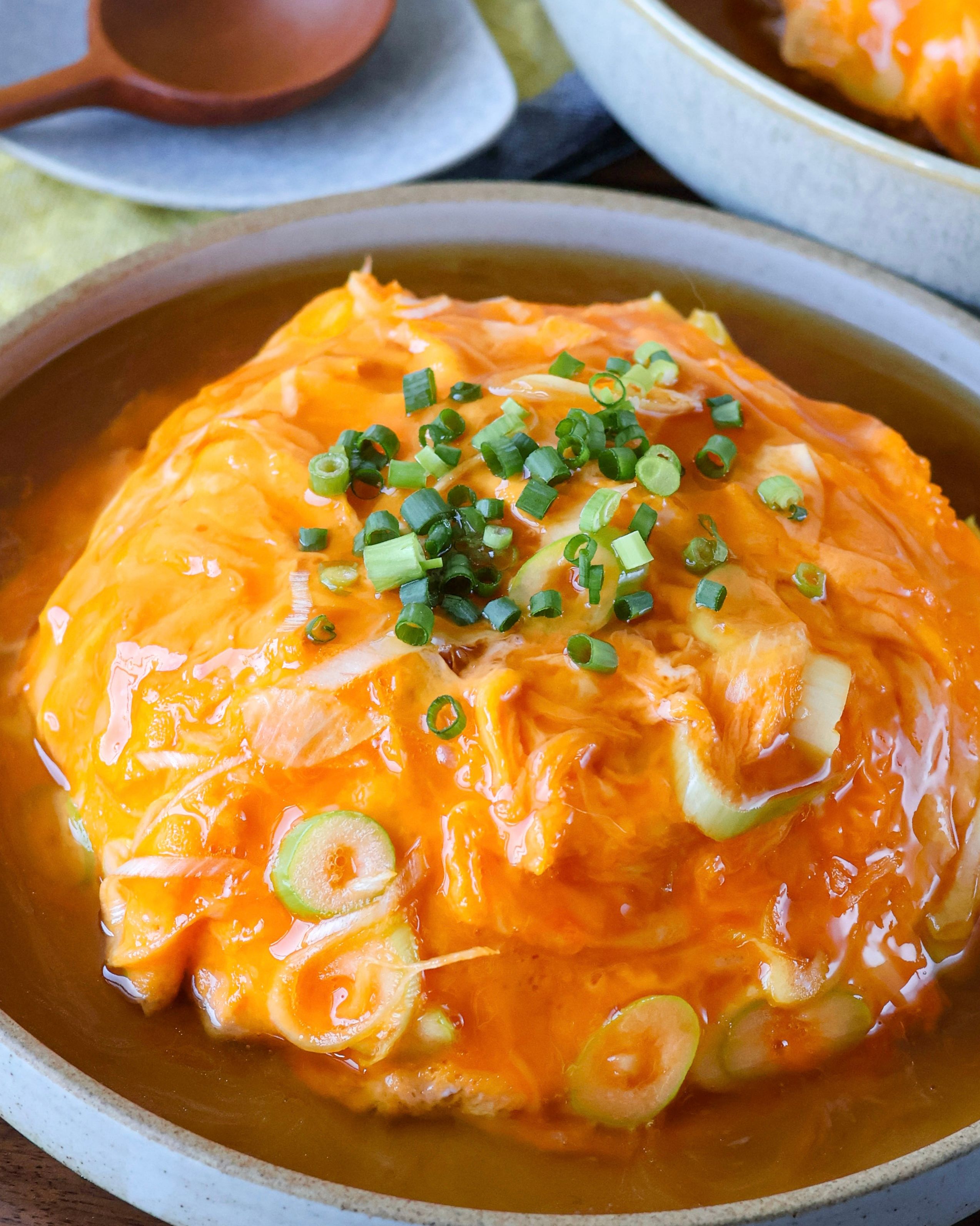 手間なし10分！卵と長ねぎだけで【簡単激うま天津飯】 | レシピサイトNadia