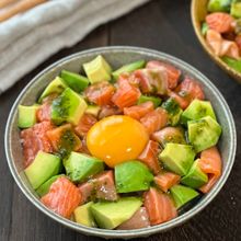 切って混ぜて10分☆【サーモンとアボカドのご褒美ポキ丼】