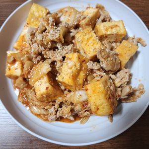とももの作ってみた!投稿(厚揚げでボリューム満点‼︎『厚揚げ豚キムチ』ご飯も進む♡)