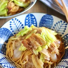 キャベツと玉ねぎの豚生姜焼きパスタ