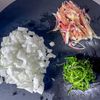 【焼きそば麺で簡単】みょうがと大葉香る和風キーマカレーまぜ麺の工程1