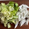 レンチン10分！【春キャベツと新たまのペペロンサラダ】の工程1