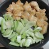 【鶏むね肉と青梗菜の中華風塩炒め】お肉しっとり！あっさり旨いの工程3