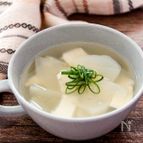 だしで味わう、かぶと豆腐のスープ