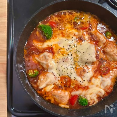 フライパンひとつでとろけるうまさ!デミチーズチキン🧀🍅