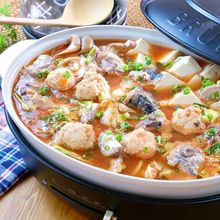 缶詰でお手軽!『さば缶とつみれの和風トマト鍋』
