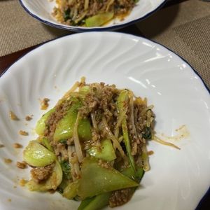 Hikeyの作ってみた!投稿(行列の定食屋さんの🍚うま辛🤩ごま担々もやし肉野菜炒め定食)