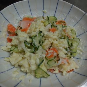 鶏皮坊主の作ってみた!投稿(野菜もりもり【キャベツポテサラ】)