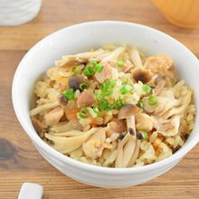 味付けはだししょうゆだけ！鶏ときのこのだしごはん